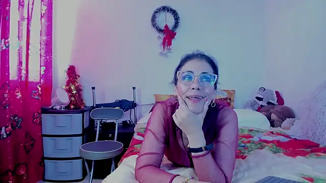 Snapshot of girasol_walton chatting on 12-20-24, 05:40 girasol walton online show from 12-20-24, 05:40