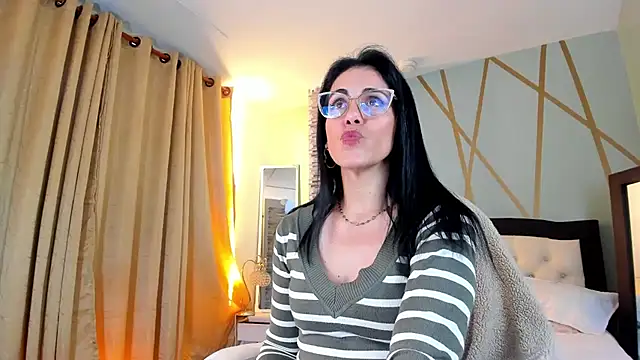 Snapshot of girasol_walton chatting on 01-04-25, 10:34 girasol walton online show from 01-04-25, 10:34