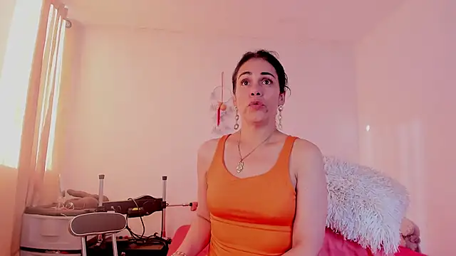 Snapshot of girasol_walton chatting on 02-06-25, 12:26 girasol walton online show from 02-06-25, 12:26