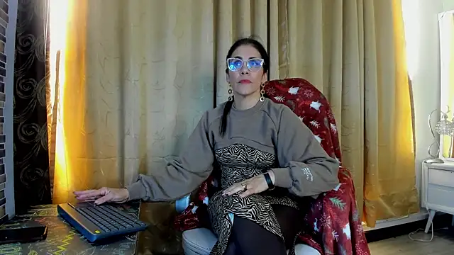 Snapshot of girasol_walton chatting on 02-06-25, 10:53 girasol walton online show from 02-06-25, 10:53
