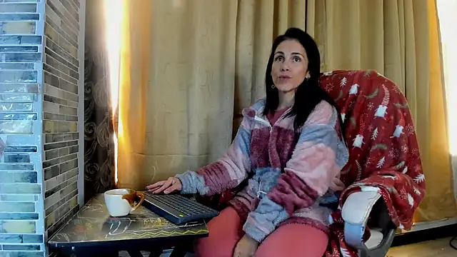 Snapshot of girasol_walton chatting on 03-15-25, 03:27 girasol walton online show from 03-15-25, 03:27