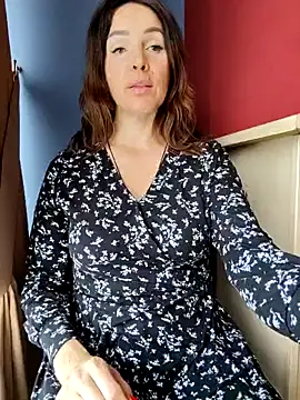 Snapshot of EvaXOAir chatting on 02-15-25, 05:30 EvaXOAir online show from 02-15-25, 05:30