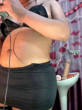 Newshantal  online show from 10-12-25, 01:48