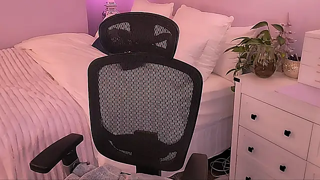 Wonderful Woman online show from 03-15-26, 03:56