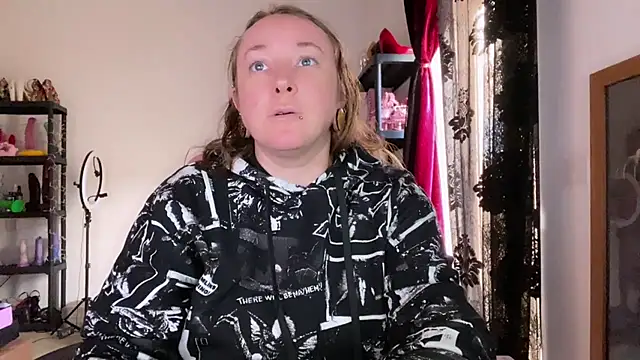 kisicaxx online show from 12-17-25, 02:01