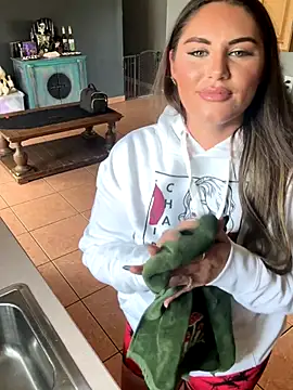 Snapshot of lovely_beast chatting on 10-08-25, 04:04 lovely beast online show from 10-08-25, 04:04