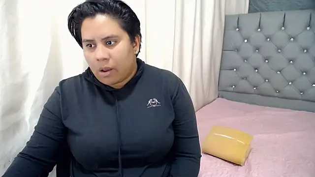 hotlesby4uxxx online show from 12-03-24, 07:44