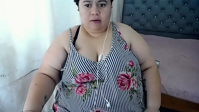 hotlesby4uxxx online show from 12-04-24, 08:07