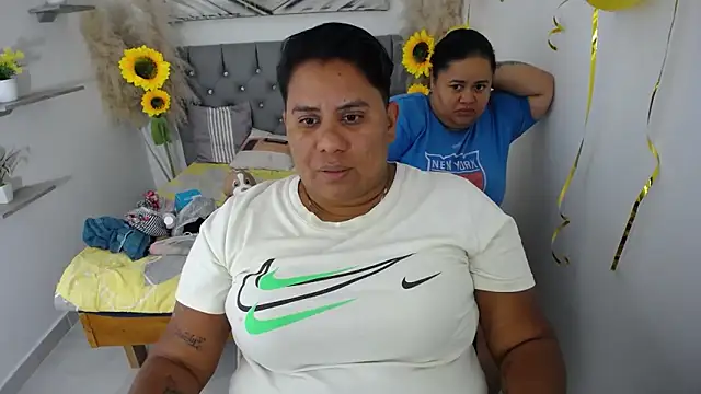 hotlesby4uxxx online show from 09-18-25, 12:23