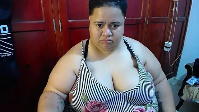 hotlesby4uxxx online show from 05-05-26, 01:02