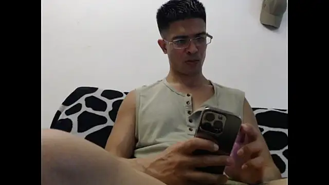 Snapshot of SebastianReiss chatting on 11-18-25, 12:20 SebastianReiss online show from 11-18-25, 12:20