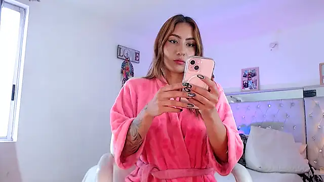 hollythomson online show from 01-24-25, 05:53