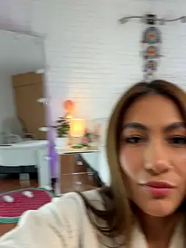 hollythomson online show from 10-09-25, 05:55