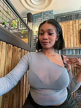 Snapshot of __Nessa__ chatting on 05-01-26, 11:37 Nessa online show from 05-01-26, 11:37