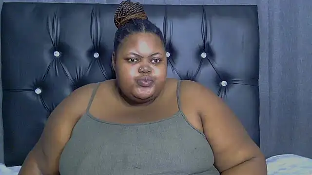 Snapshot of BbwEbonyQueen95 chatting on 09-15-25, 09:37 BbwEbonyQueen95 online show from 09-15-25, 09:37