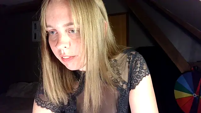 Snapshot of MissGirly chatting on 09-09-25, 06:40 MissGirly online show from 09-09-25, 06:40