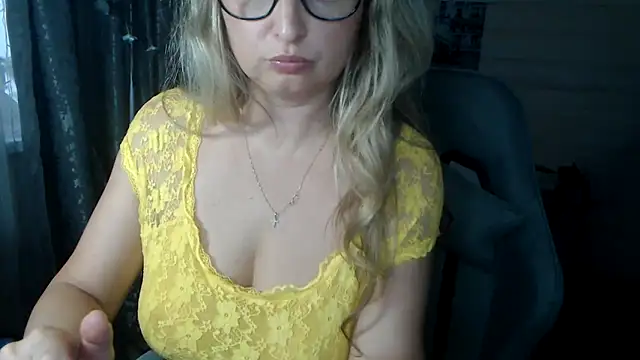 RubiLakros online show from 10-22-25, 01:22