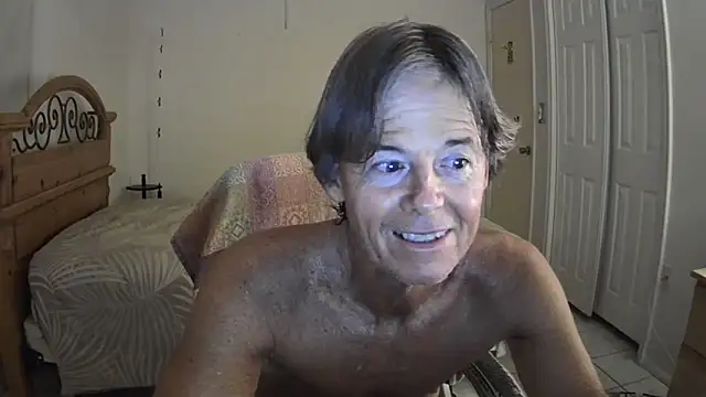 nakeedcowboi65 online show from 05-06-26, 07:46
