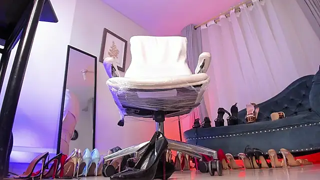 Ashley leon  online show from 01-24-25, 05:53