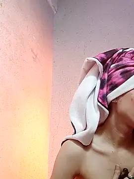 QueenSoreal online show from 03-05-25, 02:56