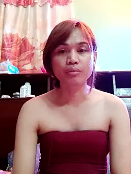 QueenSoreal online show from 10-13-25, 06:08