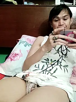 QueenSoreal online show from 05-02-26, 01:49