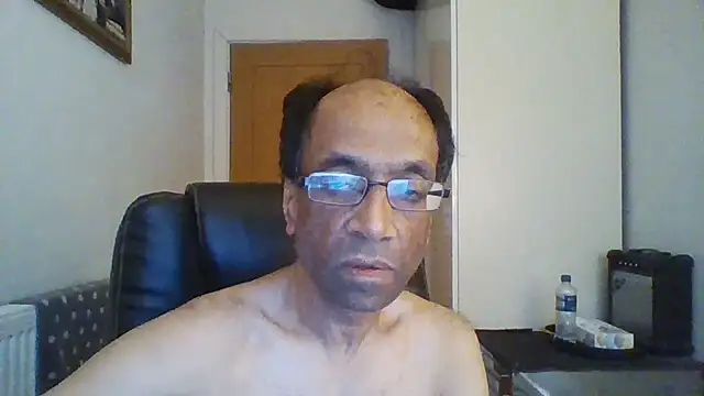 Snapshot of rauncher1 chatting on 09-11-25, 08:14 rauncher1 online show from 09-11-25, 08:14
