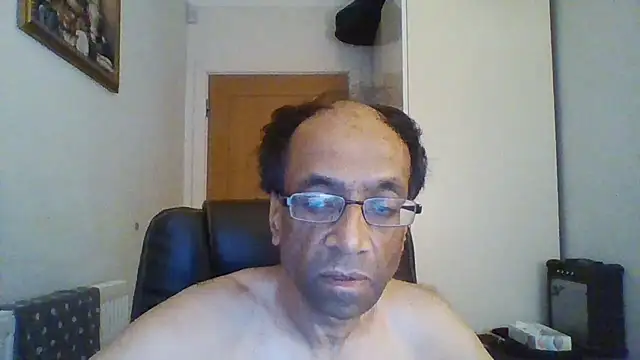 Snapshot of rauncher1 chatting on 09-12-25, 08:03 rauncher1 online show from 09-12-25, 08:03
