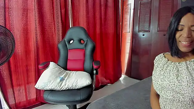 Snapshot of LUISSA_ chatting on 01-30-25, 12:37 LUISSA online show from 01-30-25, 12:37