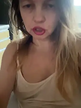 Snapshot of Susanel chatting on 10-26-25, 11:05 Susanel online show from 10-26-25, 11:05