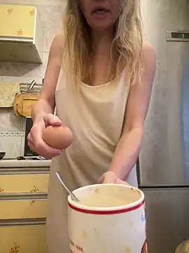 Snapshot of Susanel chatting on 11-16-25, 01:28 Susanel online show from 11-16-25, 01:28