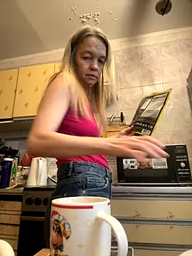 Snapshot of Susanel chatting on 11-17-25, 12:11 Susanel online show from 11-17-25, 12:11