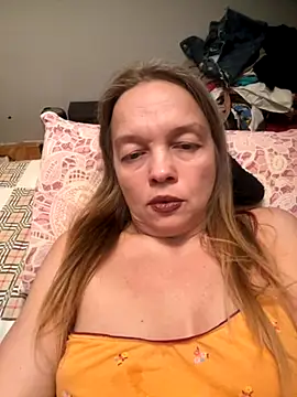 Snapshot of Susanel chatting on 11-18-25, 08:35 Susanel online show from 11-18-25, 08:35