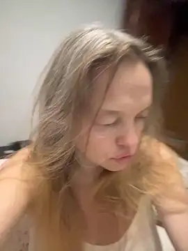 Snapshot of Susanel chatting on 11-23-25, 02:11 Susanel online show from 11-23-25, 02:11