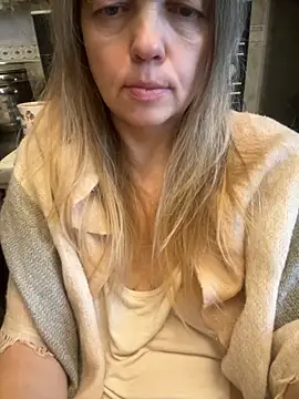 Snapshot of Susanel chatting on 11-28-25, 11:57 Susanel online show from 11-28-25, 11:57