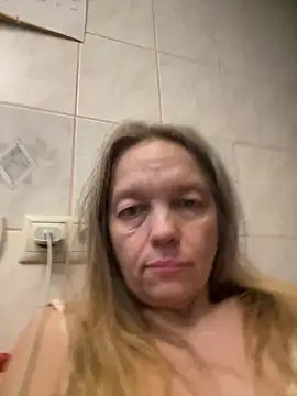 Snapshot of Susanel chatting on 12-04-25, 12:14 Susanel online show from 12-04-25, 12:14