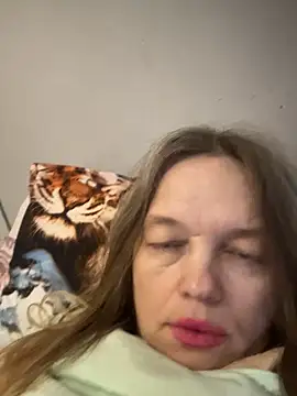 Snapshot of Susanel chatting on 12-14-25, 12:43 Susanel online show from 12-14-25, 12:43