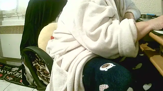 Snapshot of douceur63 chatting on 03-25-26, 11:38 douceur63 online show from 03-25-26, 11:38