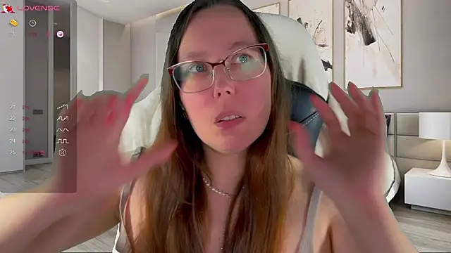 Snapshot of Victoria_Romans chatting on 10-14-25, 04:41 Victoria Romans online show from 10-14-25, 04:41