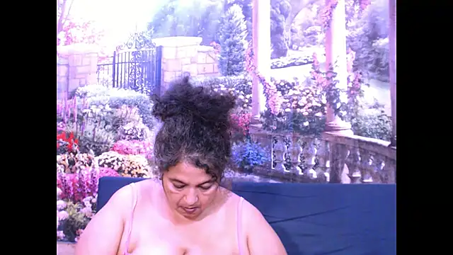 Snapshot of indianstar75 chatting on 02-13-25, 01:05 indianstar75 online show from 02-13-25, 01:05