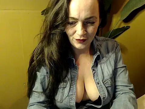 cloe85nl online show from 12-18-24, 01:34