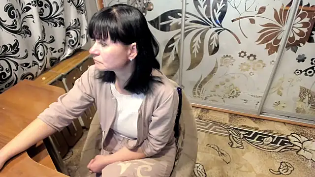 Snapshot of EVILENSA chatting on 12-16-24, 02:27 EVILENSA online show from 12-16-24, 02:27