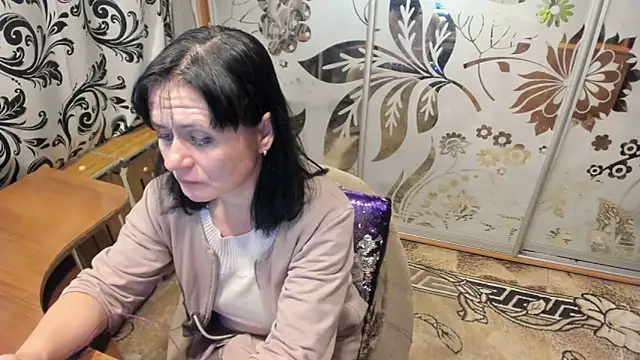 Snapshot of EVILENSA chatting on 12-18-24, 05:10 EVILENSA online show from 12-18-24, 05:10