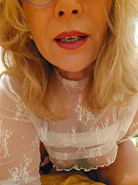 Snapshot of elacoquette chatting on 04-16-26, 02:23 elacoquette online show from 04-16-26, 02:23