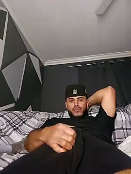 Snapshot of gardy8585 chatting on 12-08-24, 02:09 gardy8585 online show from 12-08-24, 02:09