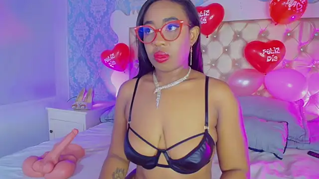 Snapshot of CaseyMoon chatting on 02-14-26, 12:35 CaseyMoon online show from 02-14-26, 12:35