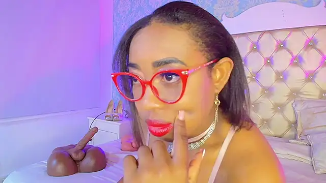 Snapshot of CaseyMoon chatting on 03-20-26, 12:43 CaseyMoon online show from 03-20-26, 12:43