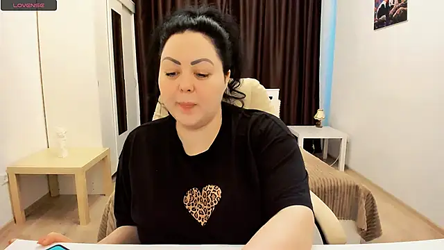 Snapshot of Nina_Hopper chatting on 01-31-25, 12:07 Nina Hopper online show from 01-31-25, 12:07