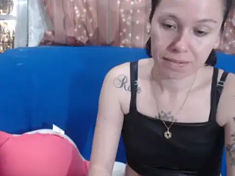 Snapshot of Venusluxodomme chatting on 04-08-26, 08:31 Venusluxodomme online show from 04-08-26, 08:31