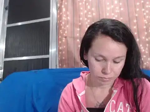 Snapshot of Venusluxodomme chatting on 04-14-26, 01:00 Venusluxodomme online show from 04-14-26, 01:00